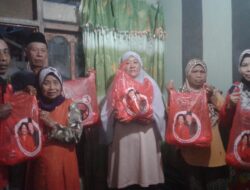 PAC PDI Perjuangan Kec.Kabat Banyuwangi Salurkan Sembako Kepada Kaum Dhuafa