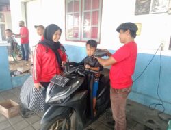 Jelang Lebaran, Legislator PDI Perjuangan, Ficky Septalinda Gelar Layanan Cukur Rambut Gratis untuk Masyarakat