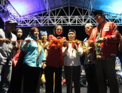 Bacaleg PDI Perjuangan Dapil Banyuwangi III, Desi Prakasiwi Inisiasi dan Membuka Gebyar Bazar UMKM Tradisi Petik Laut Muncar