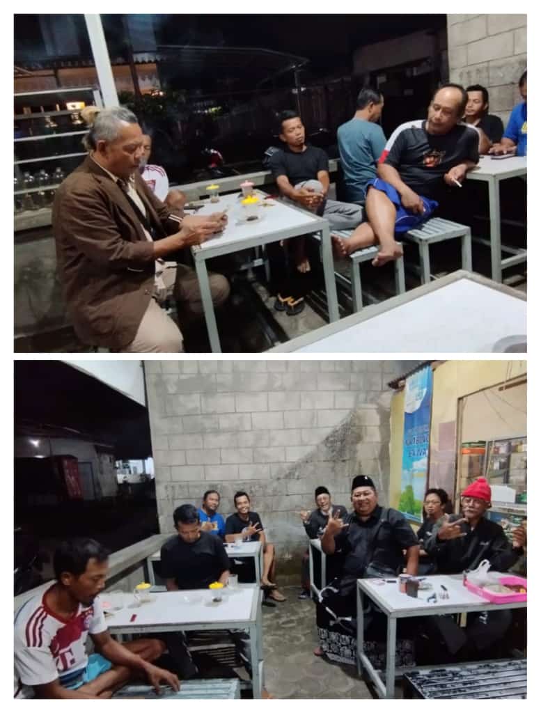 Eko Priyono alias Oce ketika bertemu dengan Pemancing asal desa Genteng Kulon, di salah satu Cafe di desa tersebut