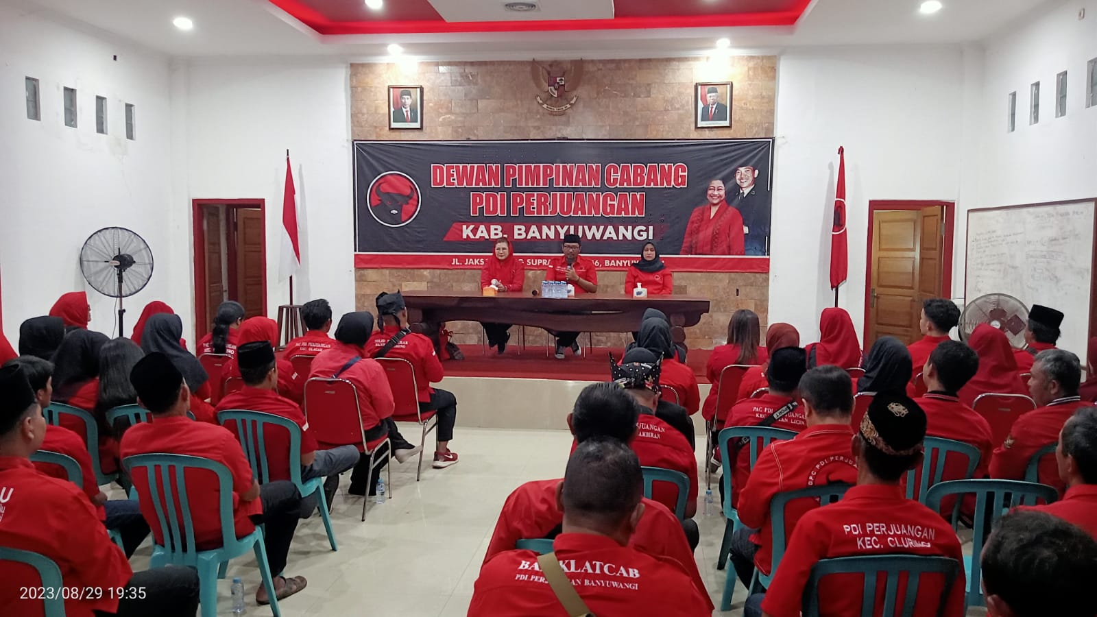 Caleg DPR RI Ina Ammania saat bersilaturahmi bersama jajaran sturktural PDI Perjuangan Banyuwangi