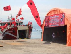 Ratusan Warga Banyuwangi Periksa Kesehatan Gratis di Kapal RS Apung Laksamana Malahayati