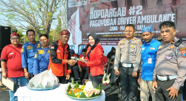 Desi Prakasiwi saat deklarasi Paguyuban Driver Ambulance 24 jam