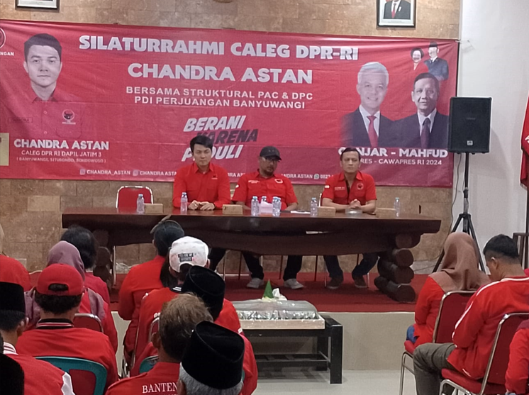 Caleg DPR RI, Candra Astan didampingi Ketua DPC PDI Perjuangan Banyuwangi, I Made Cahyana Negara